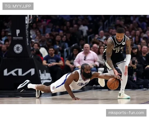 安东尼利用无球跑位拉开空间提振球队进攻效率