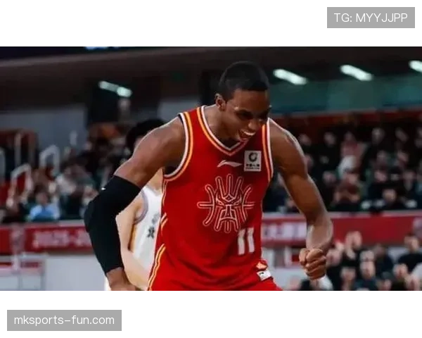 沃尔由单打转为突破吸引防守为比尔创造空位