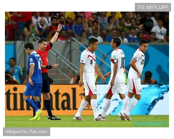 铲球犯规判罚细节：何时算危险动作被黄牌警告