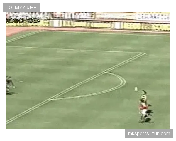 门将规则：手接回传球是否犯规？解析禁区内的持球限制与判罚依据